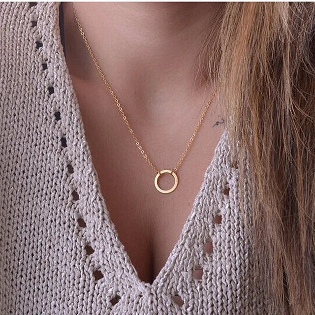 Collier à Deux Feuilles – Élégance et Simplicité