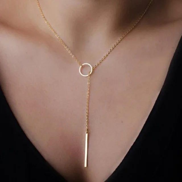 Collier à Deux Feuilles – Élégance et Simplicité