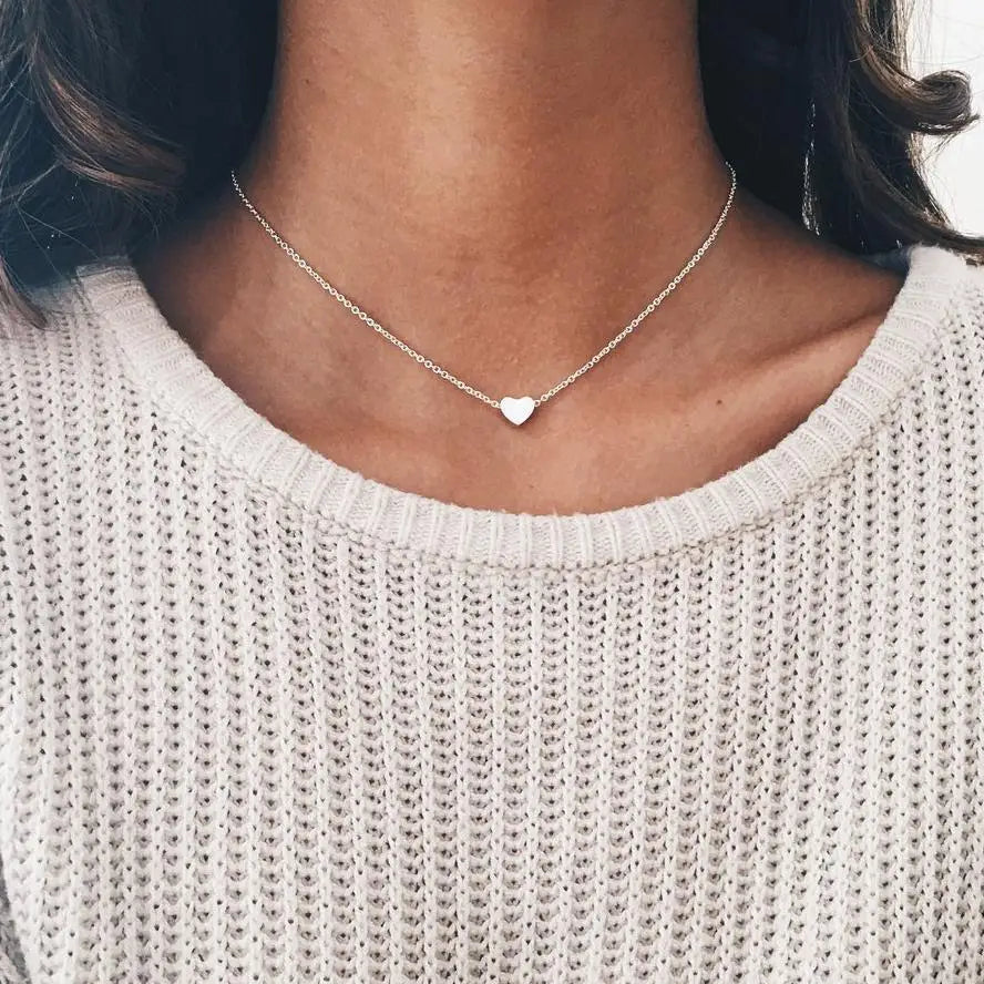 Collier à Deux Feuilles – Élégance et Simplicité