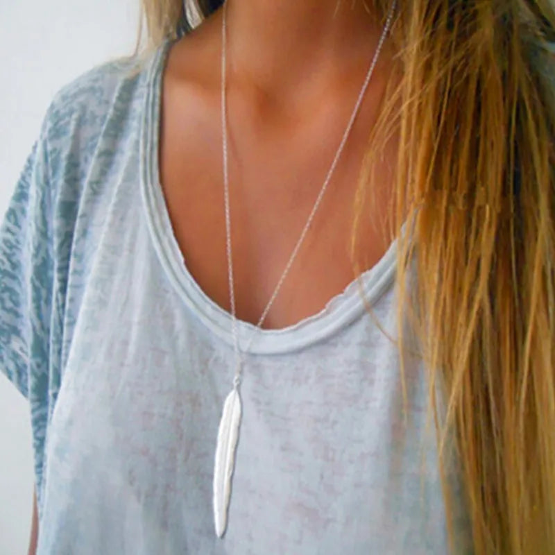 Collier à Deux Feuilles – Élégance et Simplicité