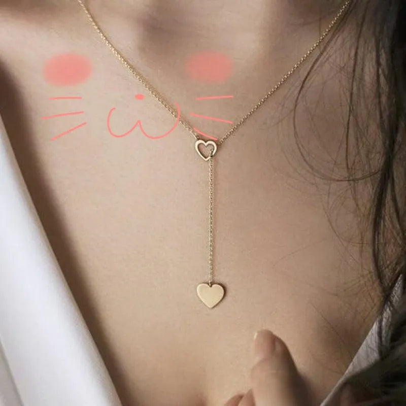 Collier à Deux Feuilles – Élégance et Simplicité