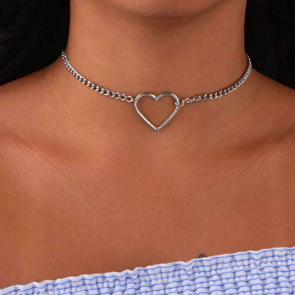 Collier à Deux Feuilles – Élégance et Simplicité
