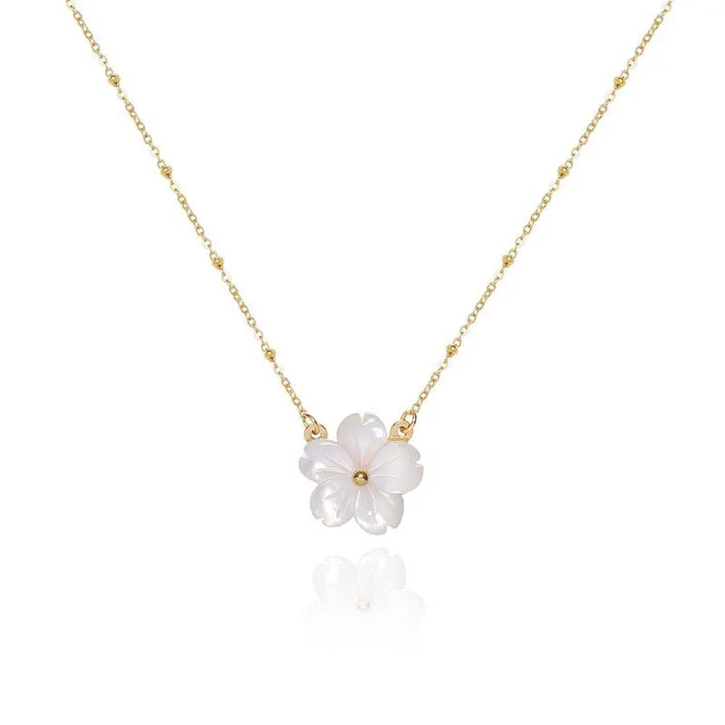 Collier Vintage Fleur en Nacre & Cœur – Acier Inoxydable Doré
