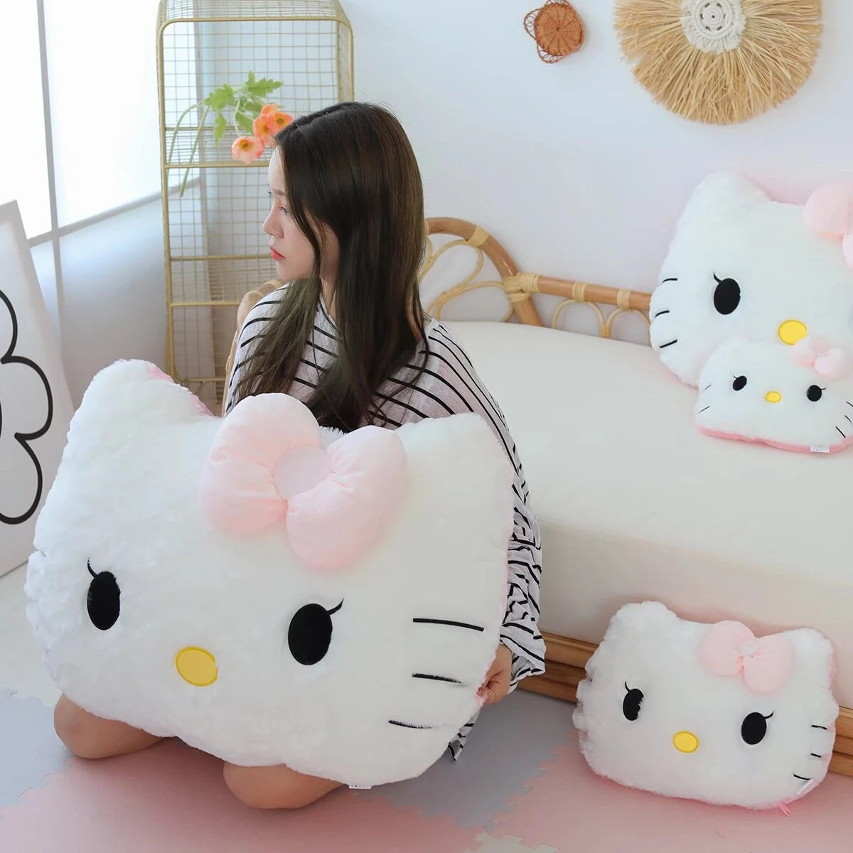 Coussin Dossier Géant Hello Kitty – Douceur et Confort