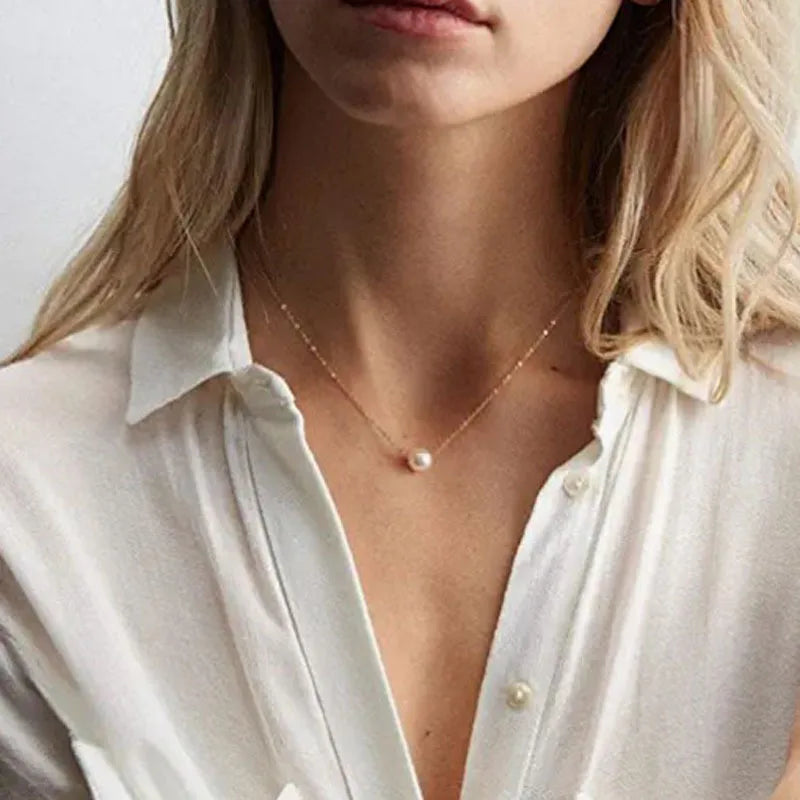 Collier à Deux Feuilles – Élégance et Simplicité