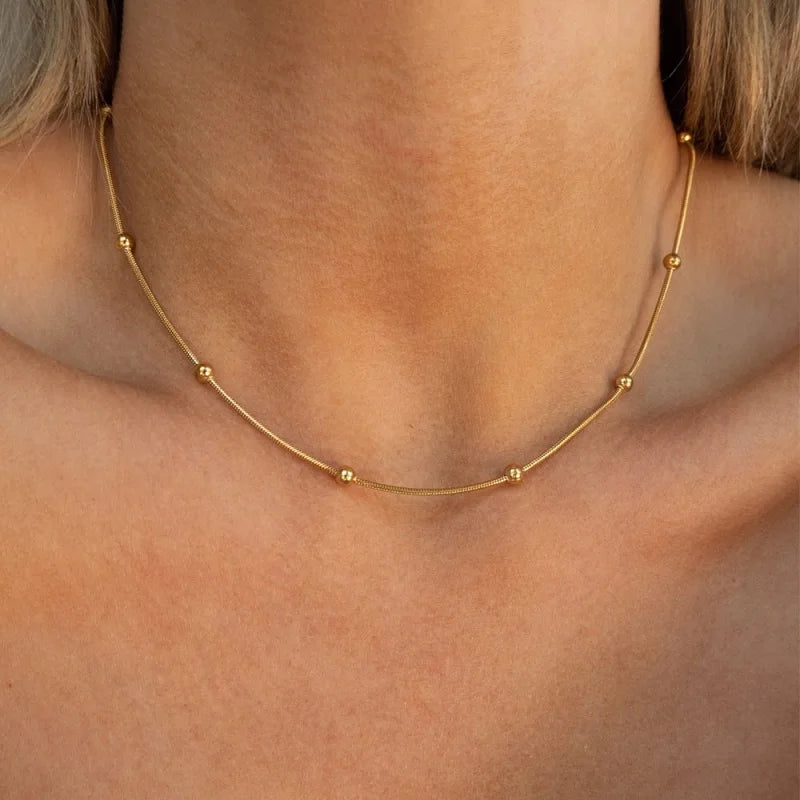 Collier Vintage Fleur en Nacre & Cœur – Acier Inoxydable Doré