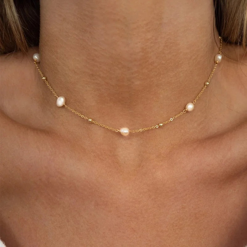 Collier Vintage Fleur en Nacre & Cœur – Acier Inoxydable Doré
