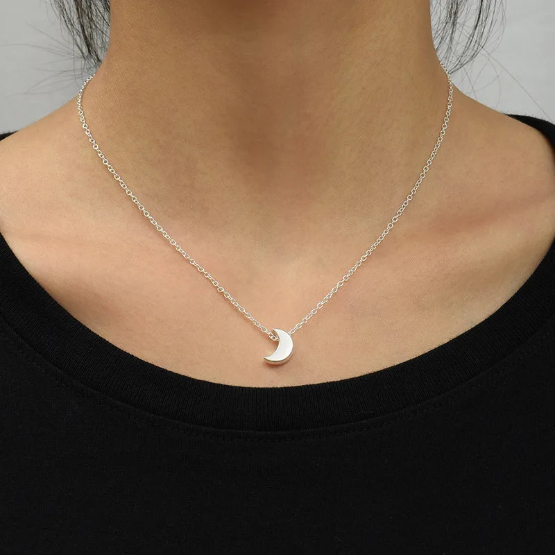 Collier à Deux Feuilles – Élégance et Simplicité
