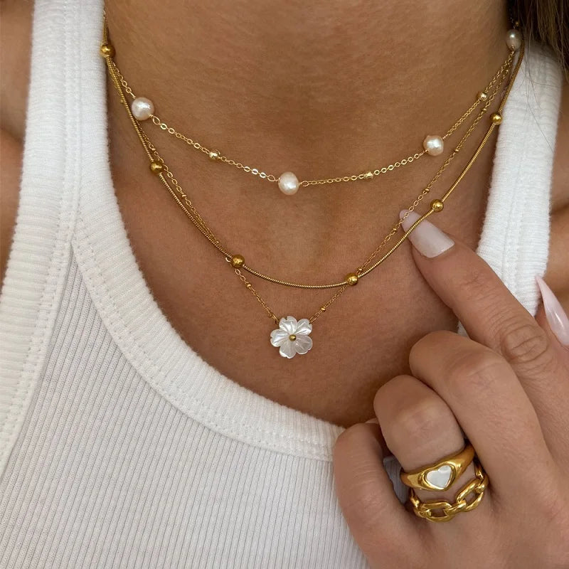Collier Vintage Fleur en Nacre & Cœur – Acier Inoxydable Doré