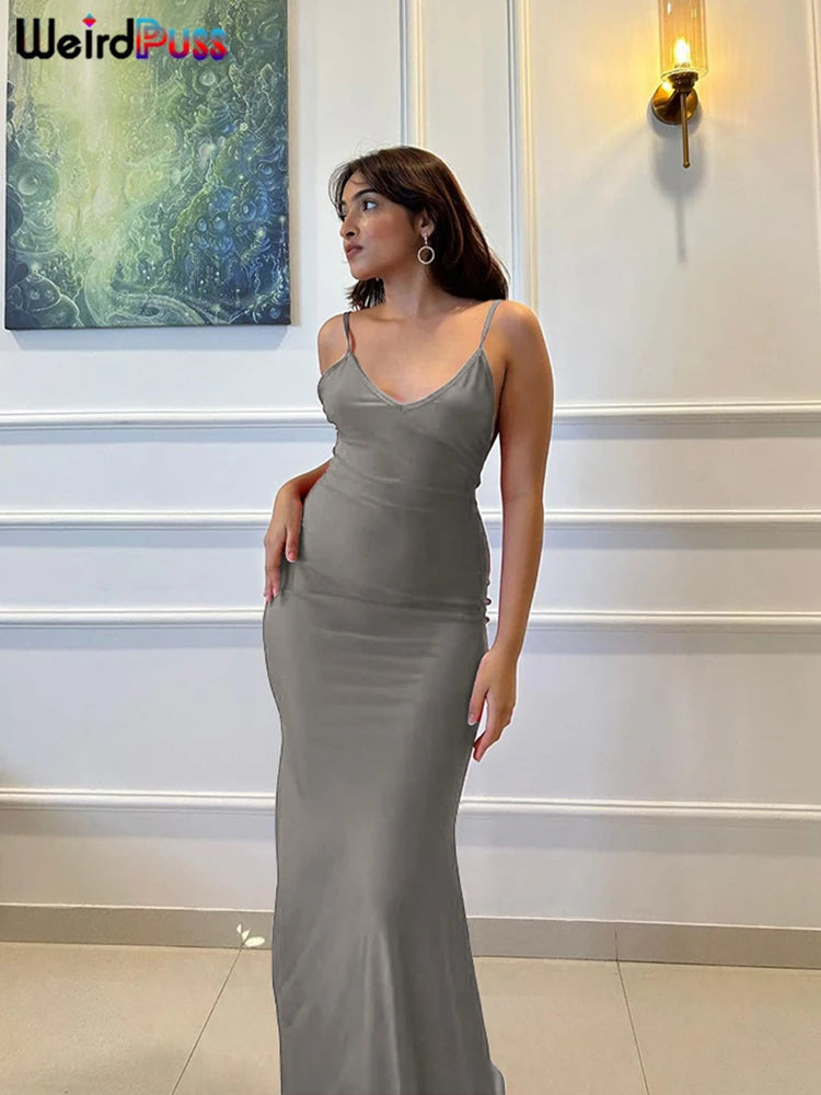 Glamour & Seduction - Elegant Backless Long Dress