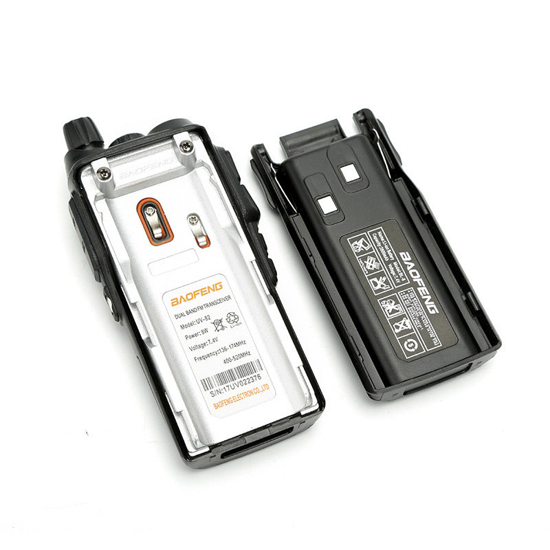 يعد جهاز BaoFeng UV-82 (8W) جهاز اتصال لاسلكي قوي ثنائي النطاق