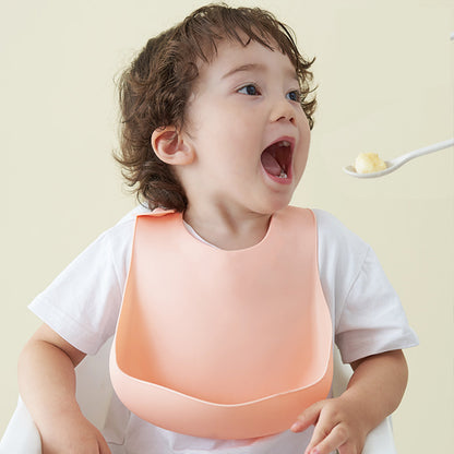 Bavoir en silicone souple et imperméable