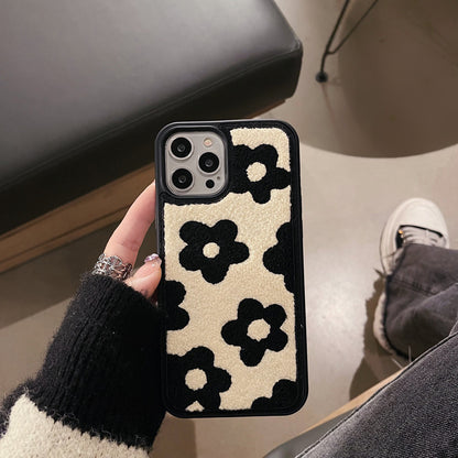 Coque Téléphone en Peluche avec Fleurs – Élégance