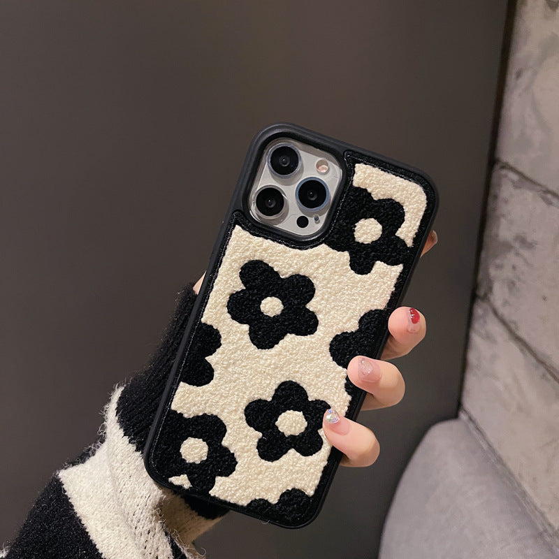 Coque Téléphone en Peluche avec Fleurs – Élégance