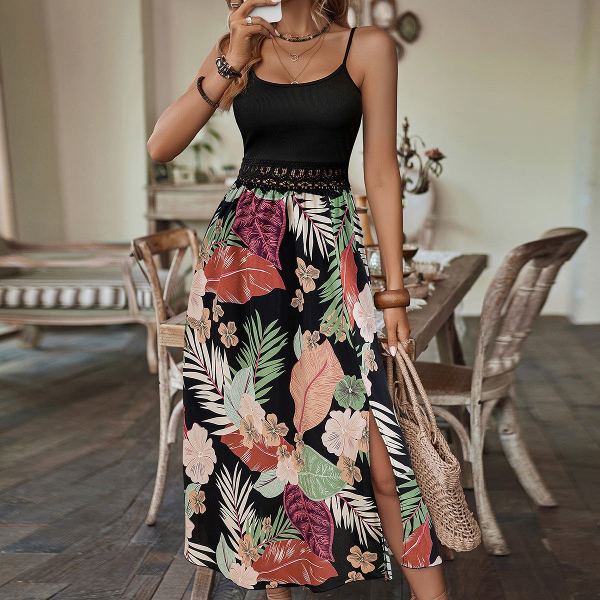 Robe à Bretelles  – Élégance & Taille Cintrée