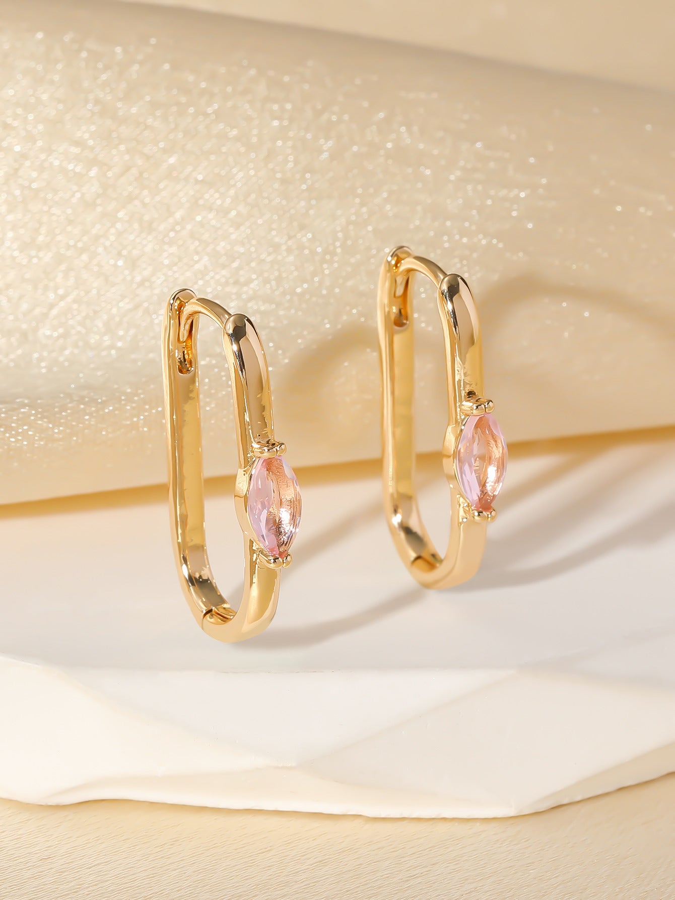Boucles d’Oreilles Élégance Rétro – Design