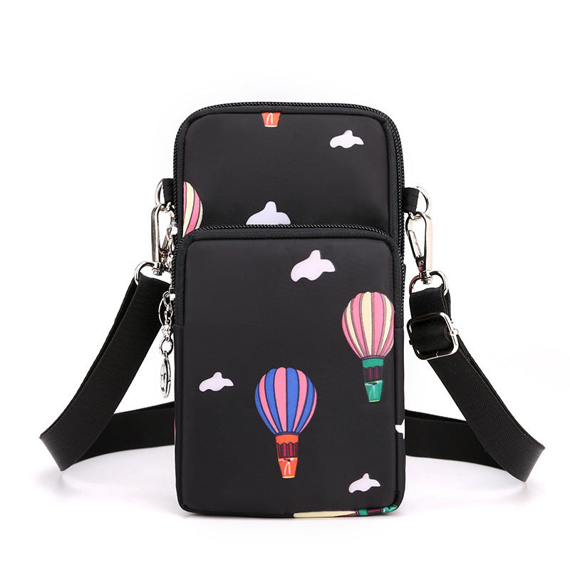 Compact Shoulder Bag – Practical &amp; Elegant