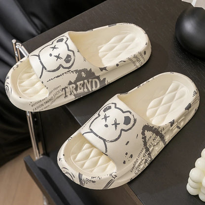 Claquettes Motif Ours – Confort, Style et Originalité