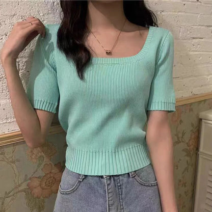 T-shirt Court Femme – Col Carré, Manches Courtes, Style