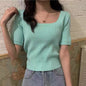 T-shirt Court Femme – Col Carré, Manches Courtes, Style