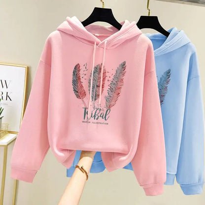 Sweat à Capuche Femme – Imprimé Plume, Chaud & Confortable