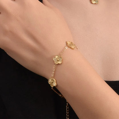 Stainless Steel Flower Bracelet – Elegance &amp; Trendy