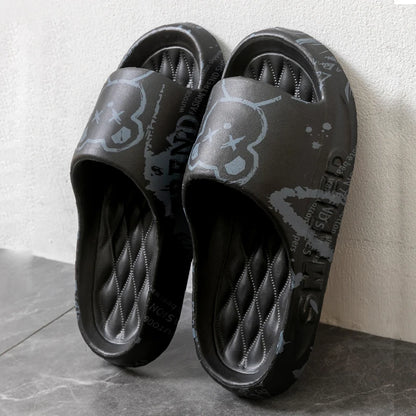 Claquettes Motif Ours – Confort, Style et Originalité