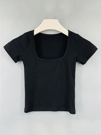 T-shirt court femme – Col carré, manches courtes, ajusté, été 2025