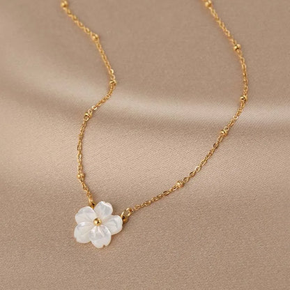 Collier Vintage Fleur en Nacre & Cœur – Acier Inoxydable Doré