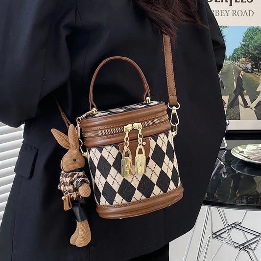 Bucket Bag Trend 2023 – Elegance &amp; Luxury Everyday