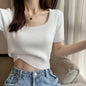 T-shirt Court Femme – Col Carré, Manches Courtes, Style