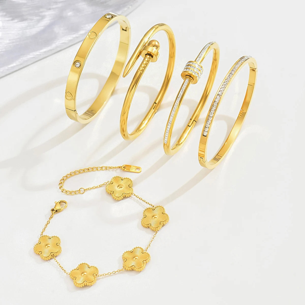 Bracelet Trèfle à Quatre Feuilles & Clou – Acier Inoxydable