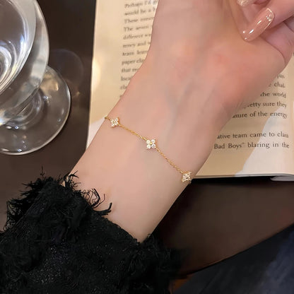 Collier Trèfle à Quatre Feuilles en Zircon – Plaqué Or 18K