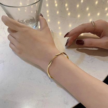 Bracelet Torsadé Doré – Style Classique