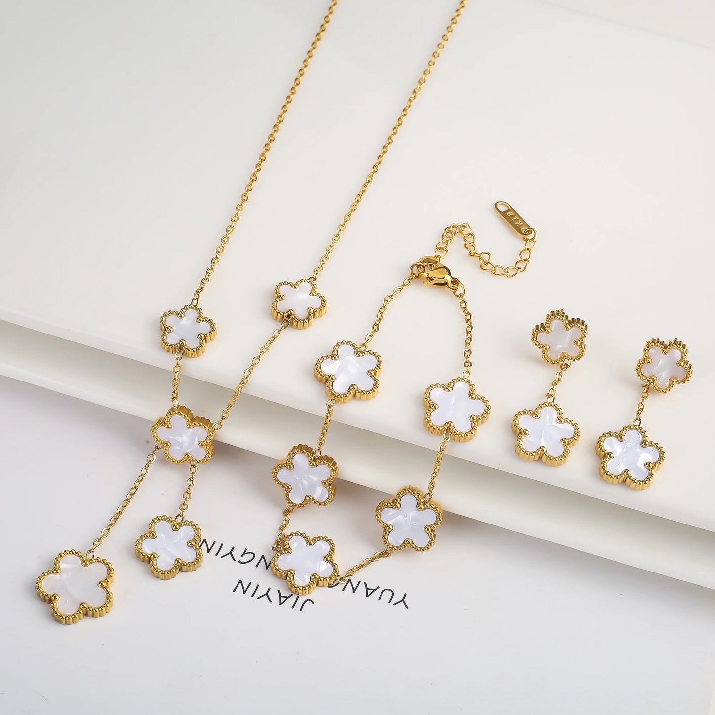 Parure Bijoux 3 Pièces Plaqué Or 18K – Élégance Florale