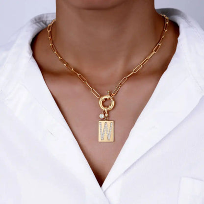 Collier Pendentif avec Initiale –  Personnalisée