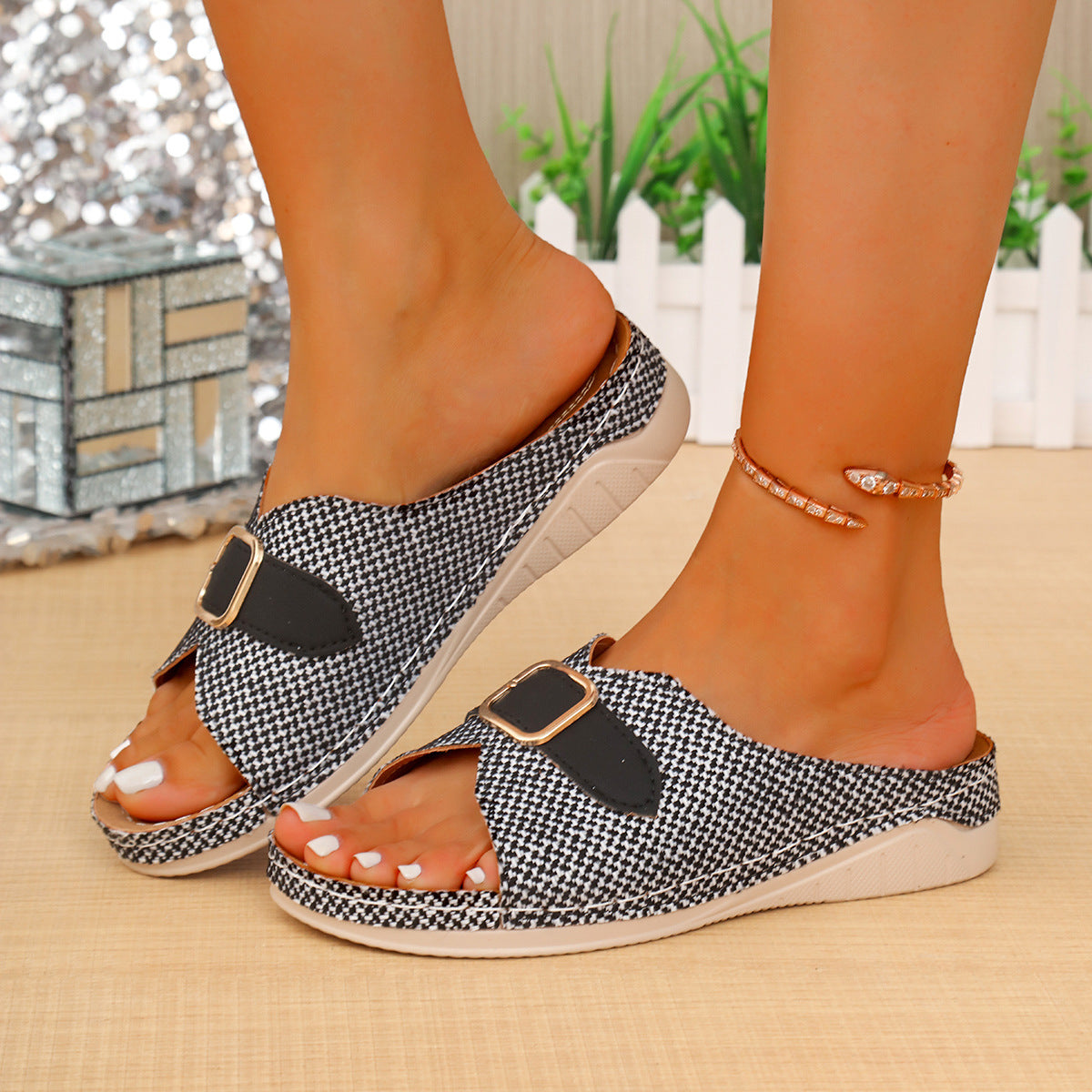 Sandales Compensées à Boucle – Confort & Style